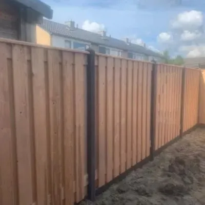 Houtbetonschutting Redclass wood 21 planks